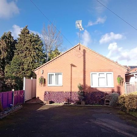 Cosy Bungalow In A Handy Location Market Harborough Exterior foto